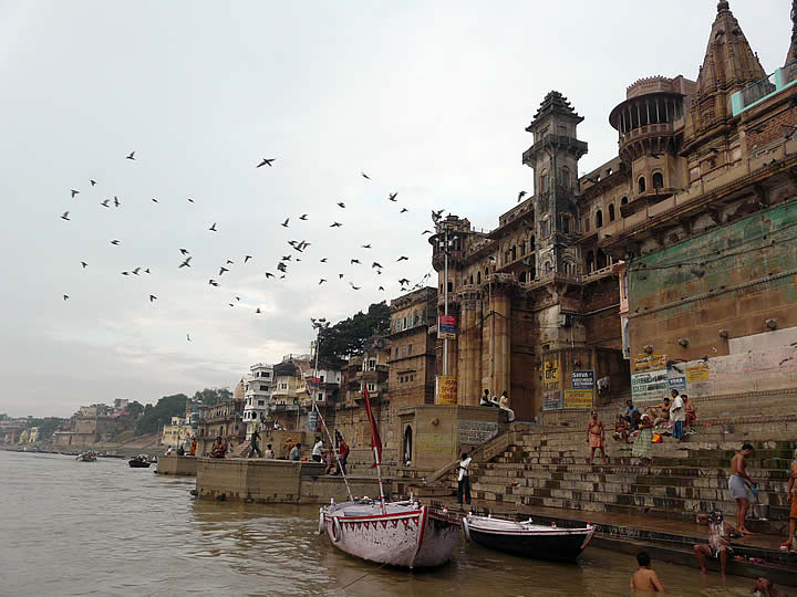 sur les ghats, varanasi, india