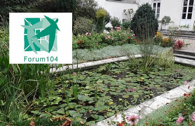 Forum 104 logo et cour intérieure