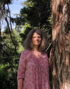 Charlotte Jousseaume, écrivain à l'ombre d'un arbre