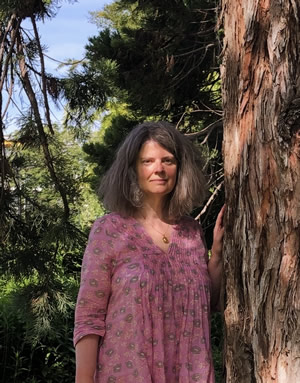 Charlotte Jousseaume, écrivain à l'ombre d'un arbre