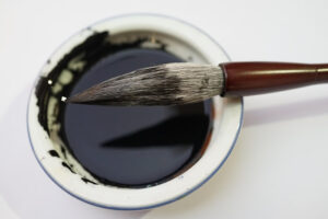 pinceau calligraphie dans l'encre