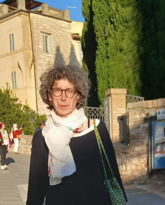 portrait isabelle thette responsable de maison du centre assise