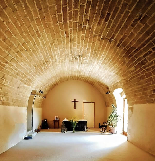 LA CHAPELLE AU CENTRE ASSISE LIEU DE CHEMINEMENT SPIRITUEL EN IDF