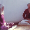 Anouk Azar en méditation