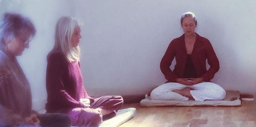 Anouk Azar en méditation
